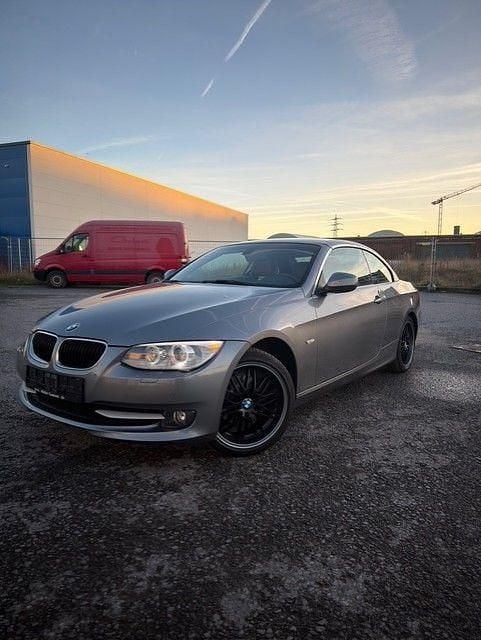 Grau Gebraucht 2011 BMW 320 Cabriolet Comfort Edition Cabrio | 10.999 € (Guter Preis) - Bild 1/4