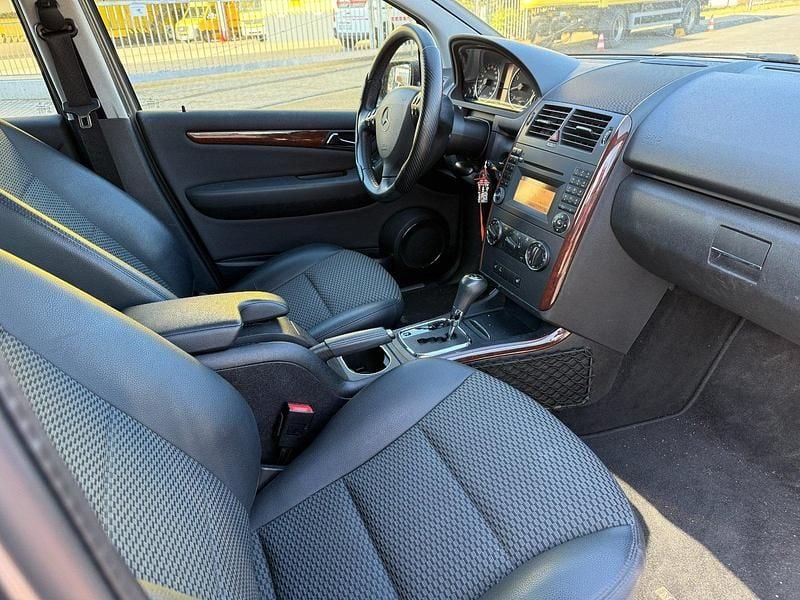 Gebraucht Mercedes A160 95 PS (69 kW) 2010 Grün Limousine