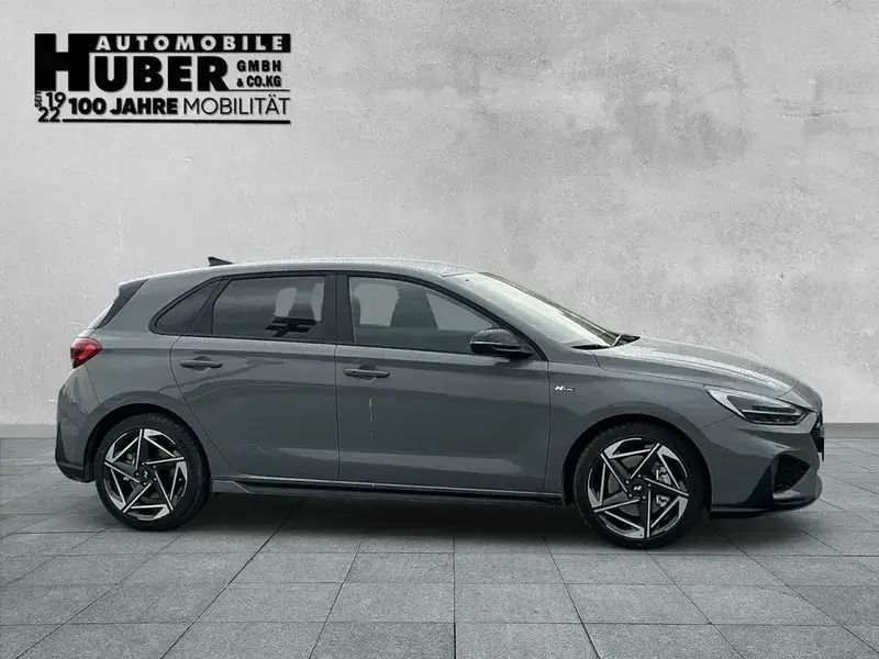 Neu Hyundai i30 N Line 140 PS (102 kW) 2025 Grau metallic Limousine