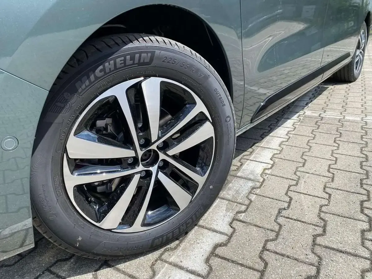 Neu Citroën Spacetourer 179 PS (131 kW) 2026 Wählbar (bei metallic +) Van / Kleinbus