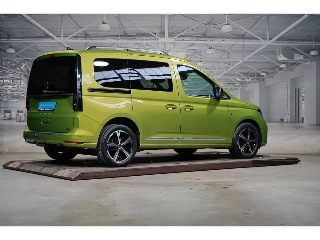 Gebraucht VW Caddy Style 122 PS (89 kW) 2022 Grün Van / Kleinbus