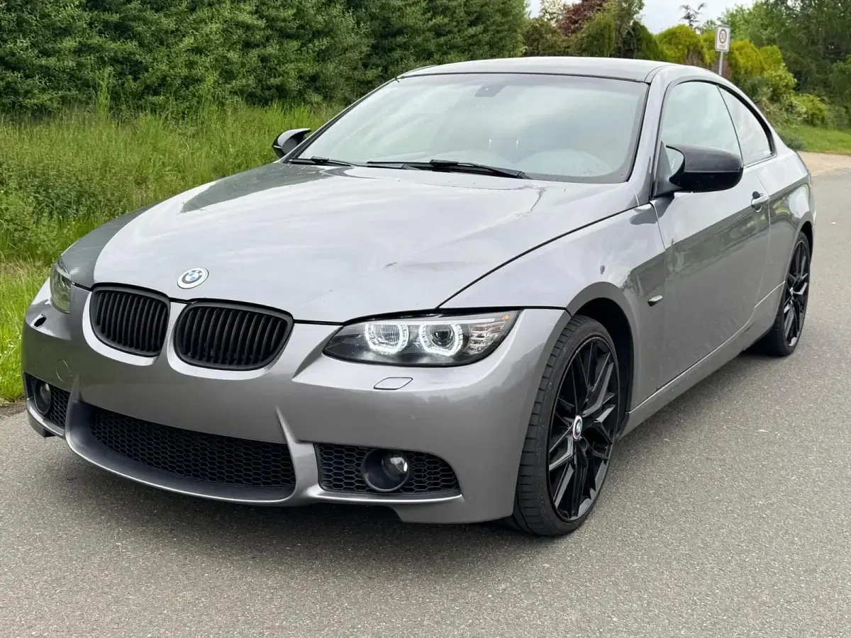Gebraucht BMW 320 177 PS (130 kW) 2010 Grau Coupé