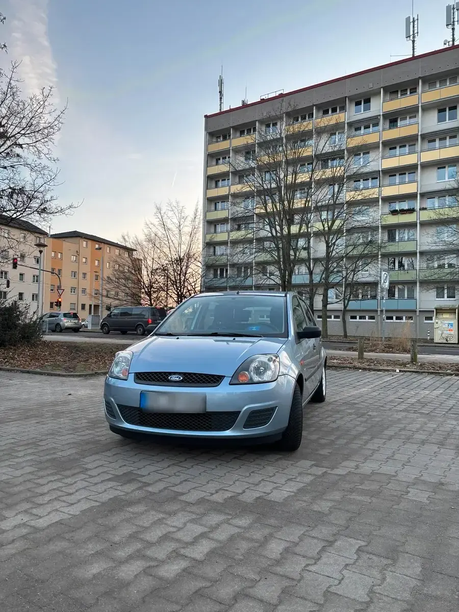 Gebraucht Ford Fiesta 69 PS (50 kW) 2007 Blau Kleinwagen