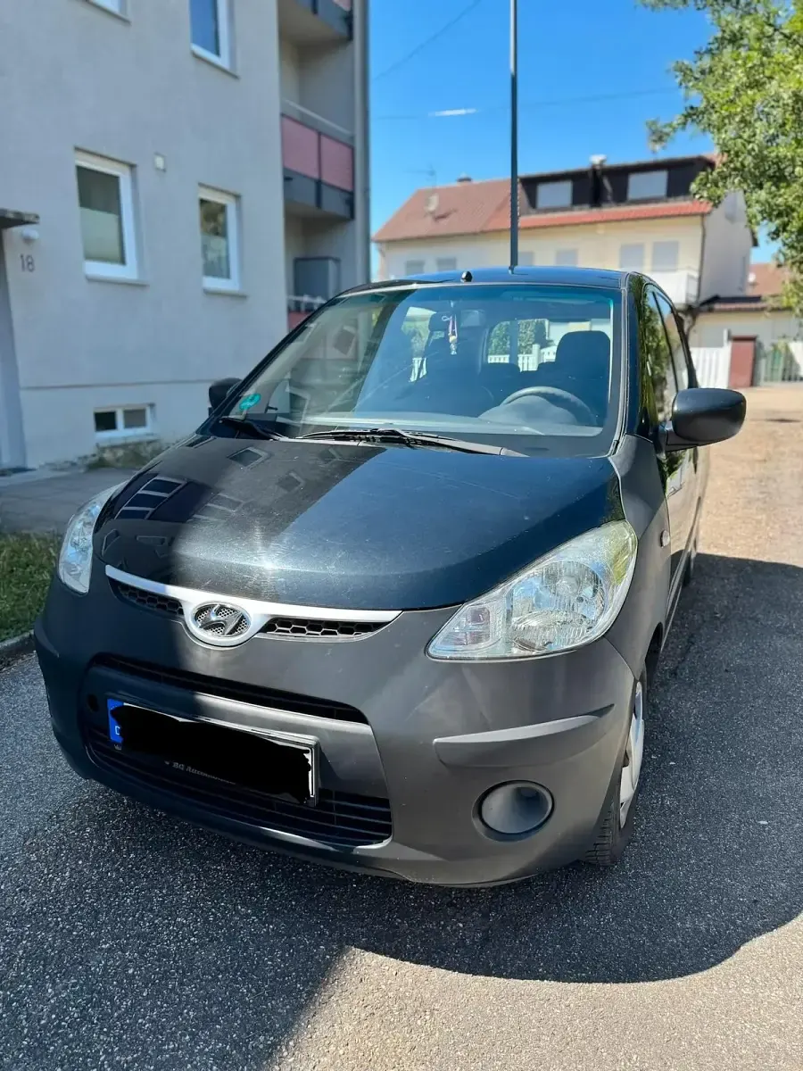 Gebraucht Hyundai i10 67 PS (49 kW) 2011 Schwarz Kleinwagen