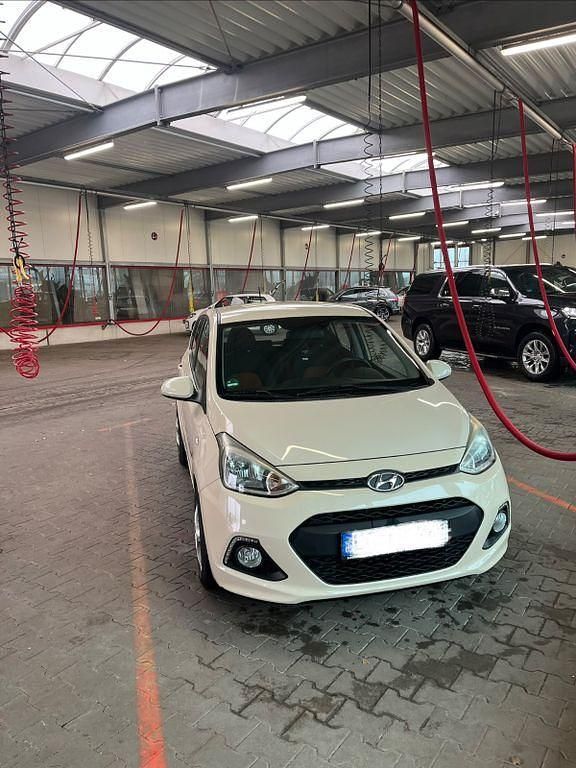 Beige Gebraucht 2013 Hyundai i10 Trend Kleinwagen | 6.000 € (Teuer) - Bild 1/4