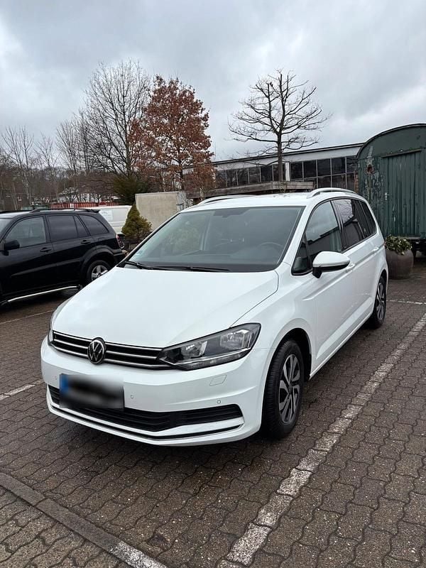Gebraucht VW Touran Active 150 PS (110 kW) 2021 Weiß Van / Kleinbus