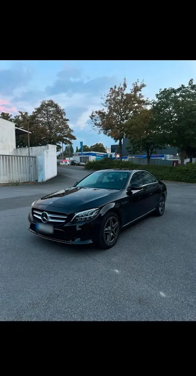 Gebraucht Mercedes C200 AMG 160 PS (117 kW) 2020 Schwarz Limousine