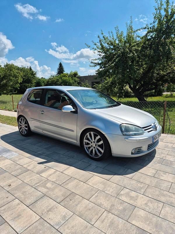 Silber Gebraucht 2004 VW Golf V Sportline Limousine | 2.999 € (Fairer Preis) - Bild 1/4
