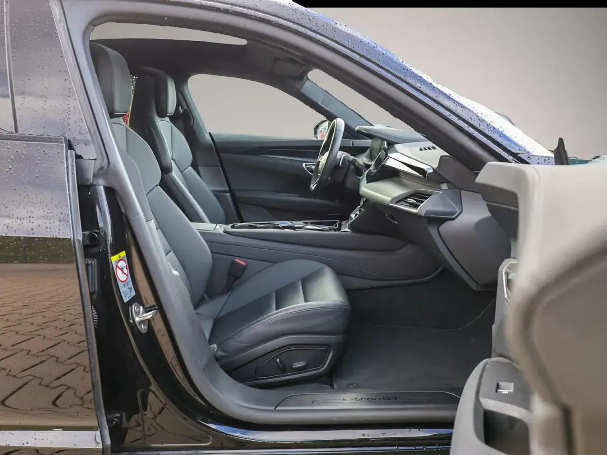 Gebraucht Audi e-tron Sport 350 kW (476 PS) 2024 Manufacturer SUV