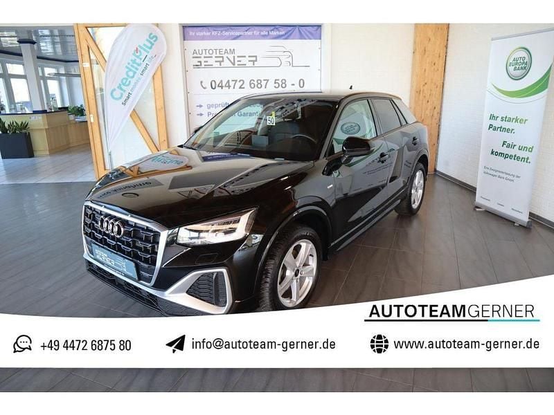 Mytosschwarz (metallic) Gebraucht 2024 Audi Q2 SUV | 31.880 € - Bild 1/2
