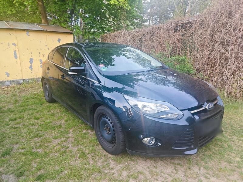 Schwarz Gebraucht 2011 Ford Focus Limousine | 3.000 € (Superpreis) - Bild 1/4