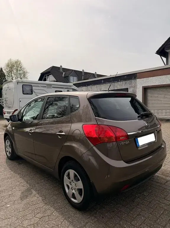 Gebraucht Kia Venga DREAM-TEAM Edition 90 PS (66 kW) 2015 Braun Kleinwagen