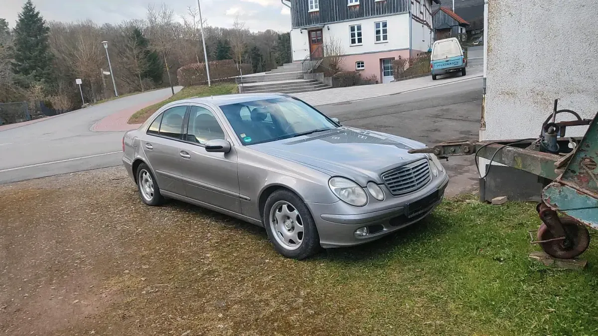 Gebraucht Mercedes E220 150 PS (110 kW) 2004 Grau Limousine