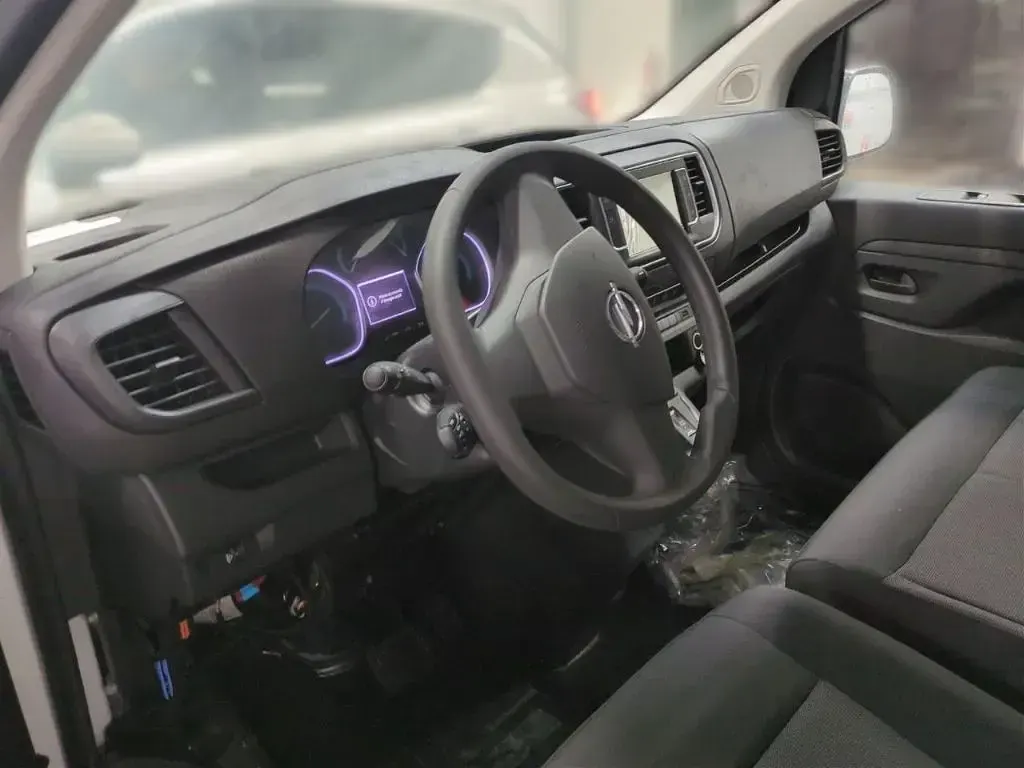 Używany Opel Vivaro-e Combi 100 kW (136 KM) 2024 Biały Van