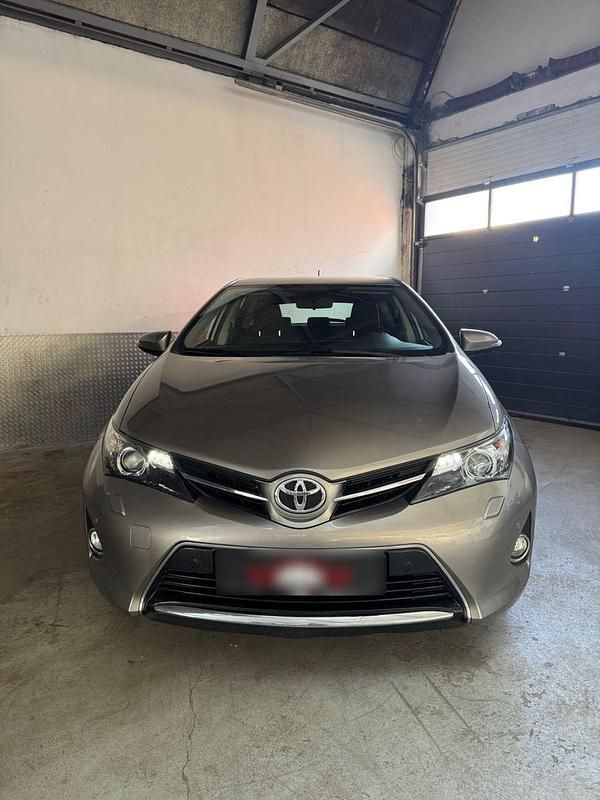 Gebraucht Toyota Auris Life 132 PS (97 kW) 2014 Grau Limousine