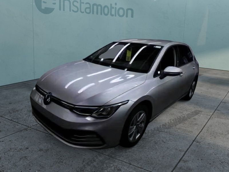 Silber Gebraucht 2023 VW Golf VIII Life Limousine | 26.401 € (Fairer Preis) - Bild 1/2