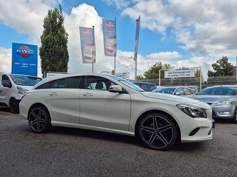 Weiß Gebraucht 2017 Mercedes CLA200 Shooting Brake Kombi | 12.990 € (Guter Preis) - Bild 1/4