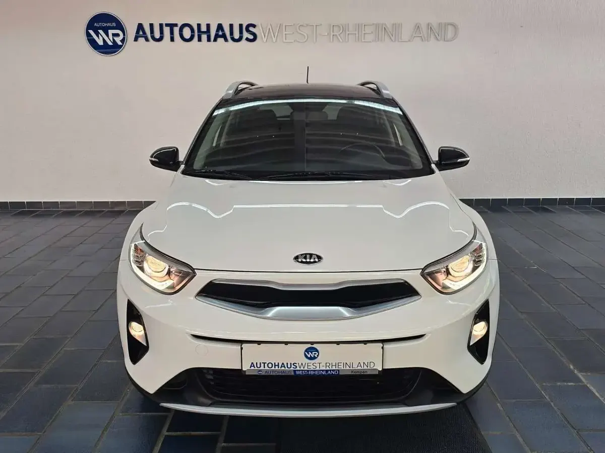 Second-hand Kia Stonic Vision 84 CP (61 kW) 2020 Alb SUV
