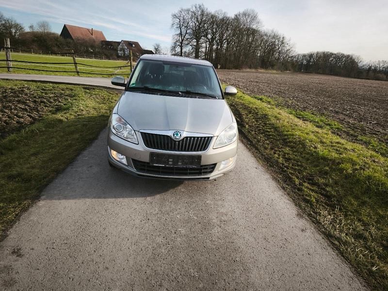 Gebraucht Skoda Fabia 105 PS (77 kW) 2012 Gelb Kleinwagen