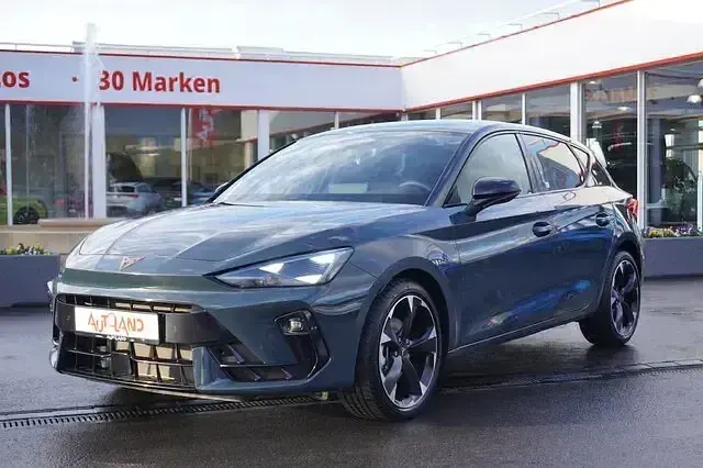 Nowe Cupra Leon 150 KM (110 kW) 2026 Niebieski Sedan/Limuzyna