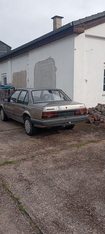 Beige Gebraucht 1987 Opel Ascona Limousine | 750 € - Bild 1/3