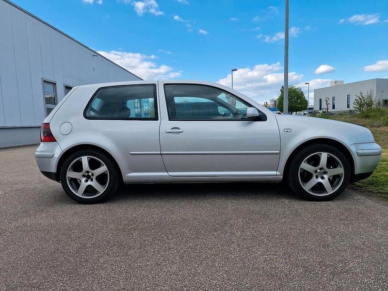Używany VW Golf Trendline 131 KM (96 kW) 2002 Srebrny Coupe