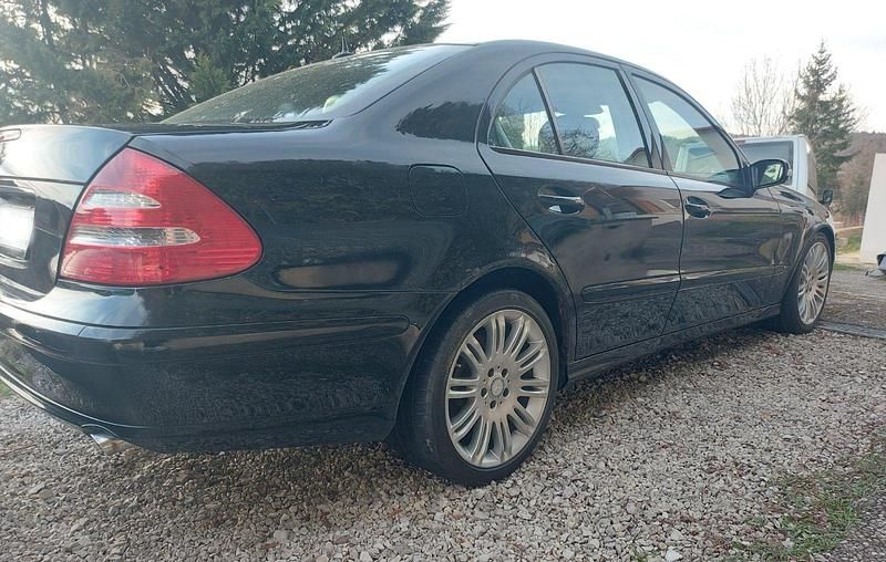 Gebraucht Mercedes E200 163 PS (119 kW) 2006 Schwarz Limousine