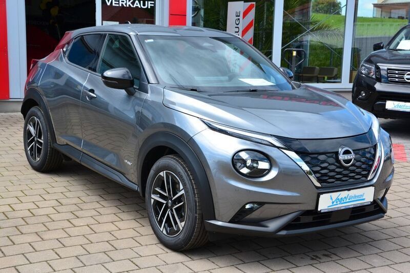Dark grey metallic Neu 2024 Nissan Juke N-Connecta SUV | 29.890 € (Fairer Preis) - Bild 1/4