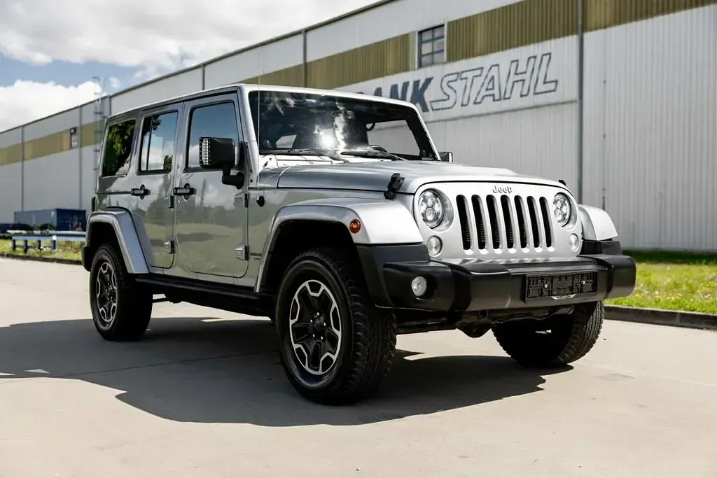 Gebraucht Jeep Wrangler Unlimited Rubicon 284 PS (208 kW) 2014 Silber SUV