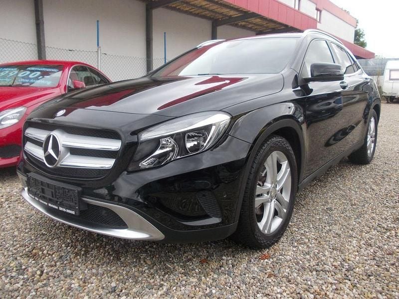 Kosmosschwarz Gebraucht 2014 Mercedes GLA200 Urban SUV | 15.700 € (Fairer Preis) - Bild 1/4