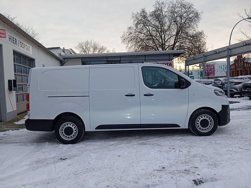 Gebraucht Toyota Proace 145 PS (106 kW) 2023 Weiß Van / Kleinbus