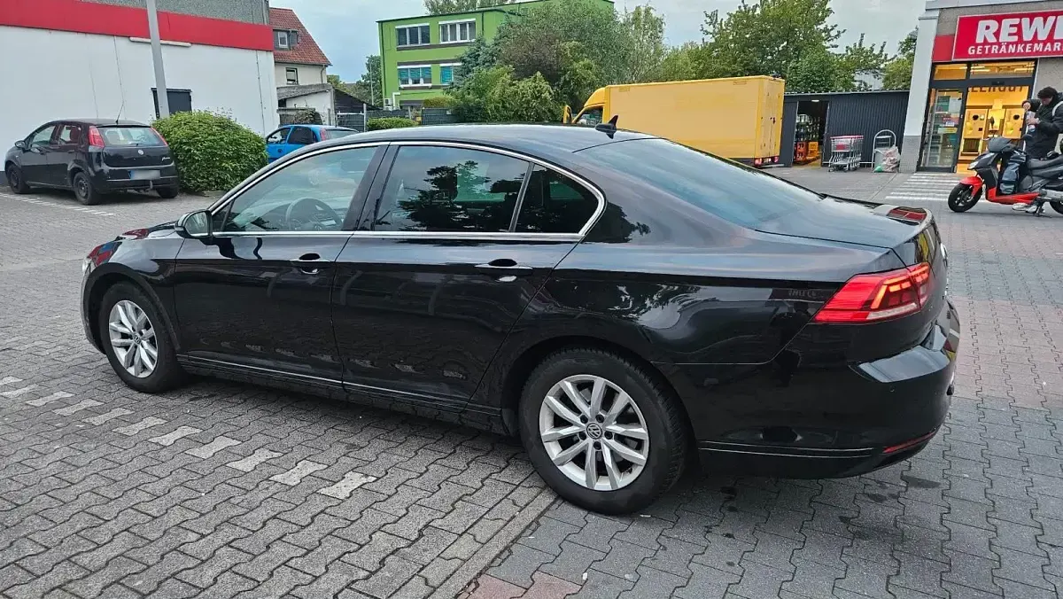 Gebraucht VW Passat 150 PS (110 kW) 2019 Schwarz Limousine