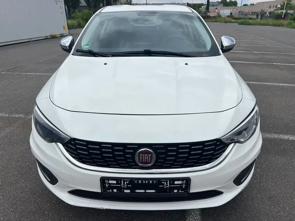 Gebraucht Fiat Tipo Mirror 95 PS (69 kW) 2019 Weiß Limousine