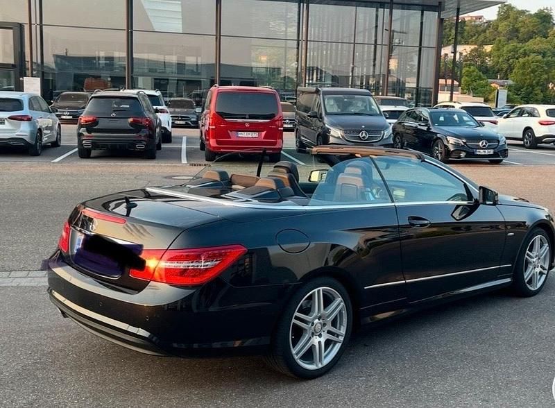 Gebraucht Mercedes E200 AMG 184 PS (135 kW) 2011 Schwarz Cabrio
