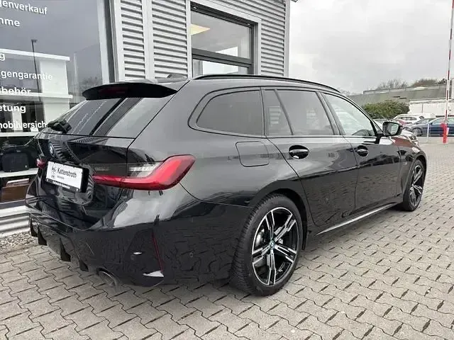 Gebraucht BMW 330e M Sport 292 PS (214 kW) 2023 Schwarz Kombi
