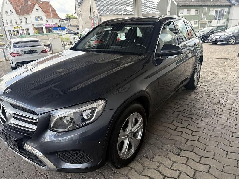 Tenoritgrau Gebraucht 2016 Mercedes GLC220 Edition SUV | 22.500 € (Fairer Preis) - Bild 1/4