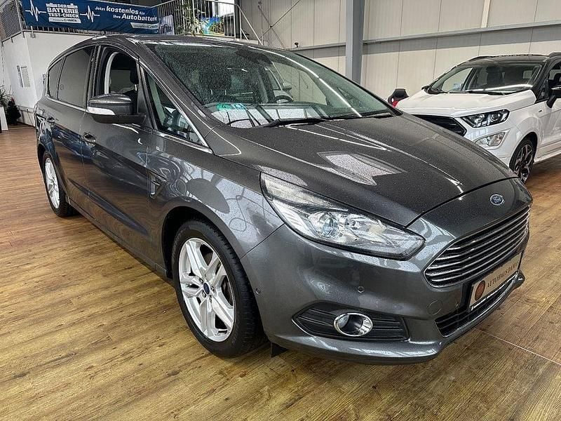 Grau Gebraucht 2016 Ford S-MAX Titanium Van / Kleinbus | 13.950 € (Guter Preis) - Bild 1/4