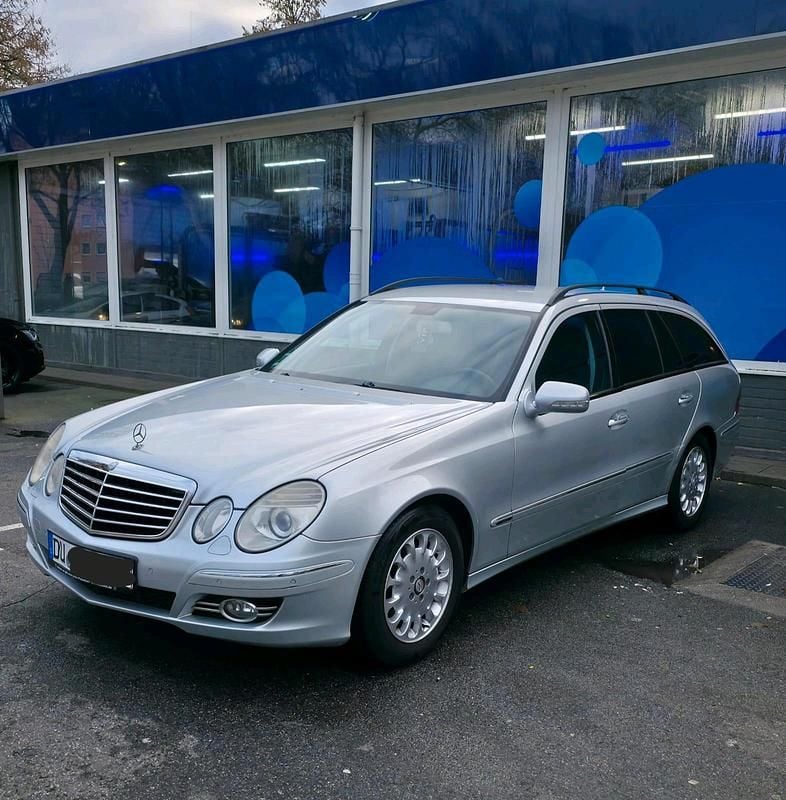 Silber Gebraucht 2007 Mercedes E200 Kombi | 2.700 € (Fairer Preis) - Bild 1/4