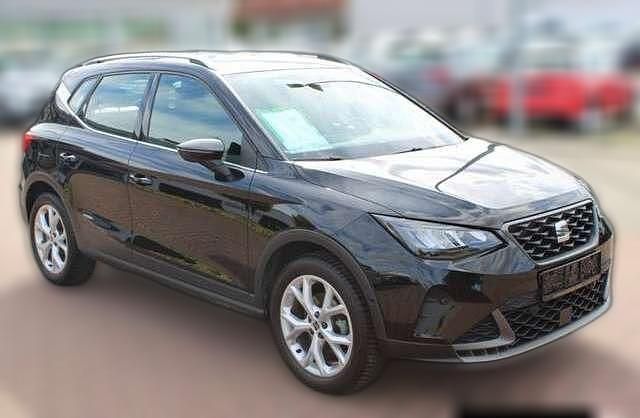 Schwarz metallic Gebraucht 2024 Seat Arona FR SUV | 24.340 € (Fairer Preis) - Bild 1/1