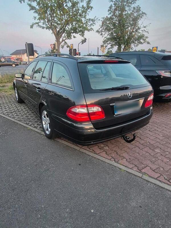 Grau Gebraucht 2003 Mercedes E200 Kombi | 3.500 € (Guter Preis) - Bild 1/4