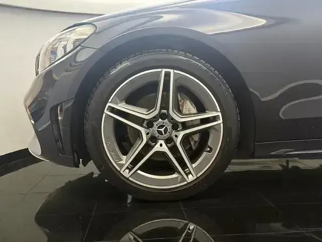 Gebraucht Mercedes C180 AMG line 176 PS (129 kW) 2019 Obsidianschwarz Limousine