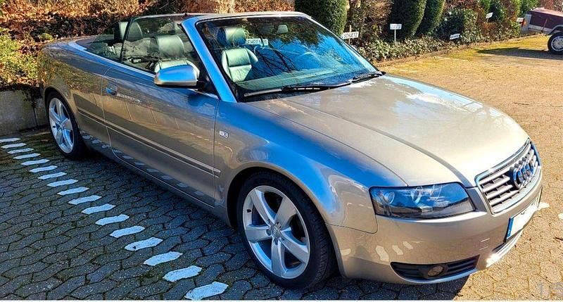Grau Gebraucht 2003 Audi Cabriolet Cabrio | 9.999 € - Bild 1/4