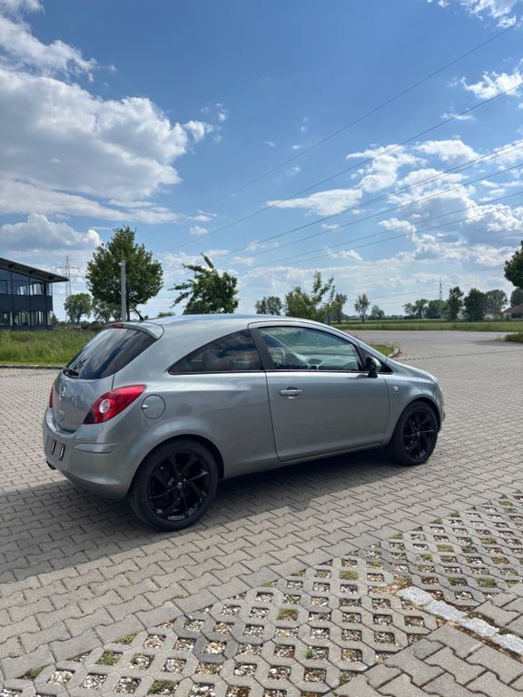 Gebraucht Opel Corsa Satellite 101 PS (74 kW) 2011 Silber Kleinwagen