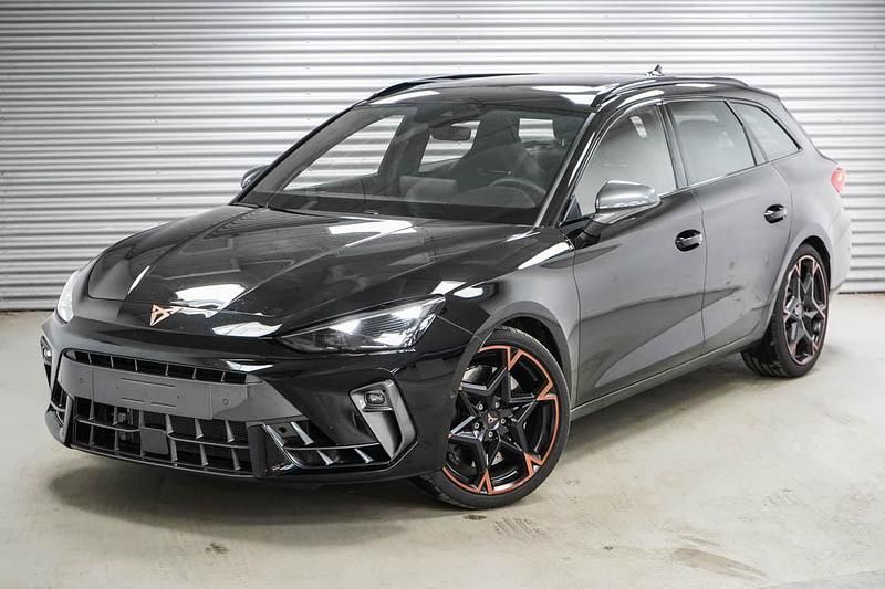 Midnight black metallic (0e) Gebraucht 2025 Cupra Leon VZ | 38.490 € (Superpreis) - Bild 1/4