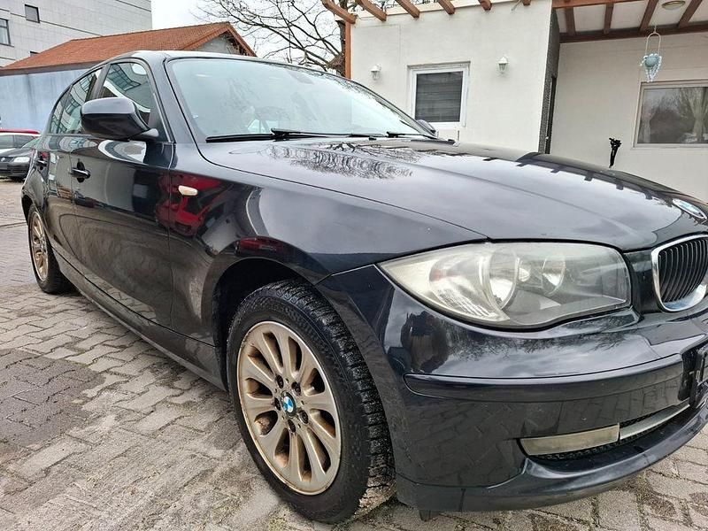 Gebraucht BMW 118 Sport Line 143 PS (105 kW) 2011 Schwarz Kleinwagen