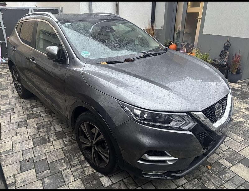 Grau Gebraucht 2019 Nissan Qashqai N-Connecta SUV | 17.798 € (Guter Preis) - Bild 1/4