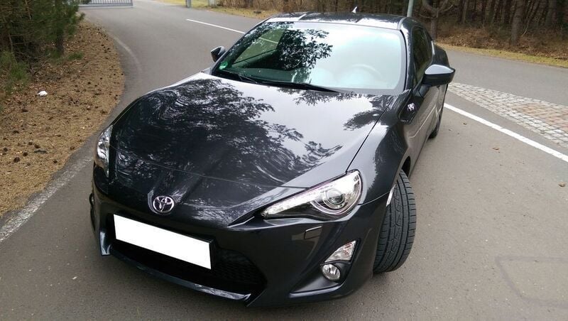 Grau Gebraucht 2015 Toyota GT86 GT Coupé | 19.999 € (Fairer Preis) - Bild 1/4
