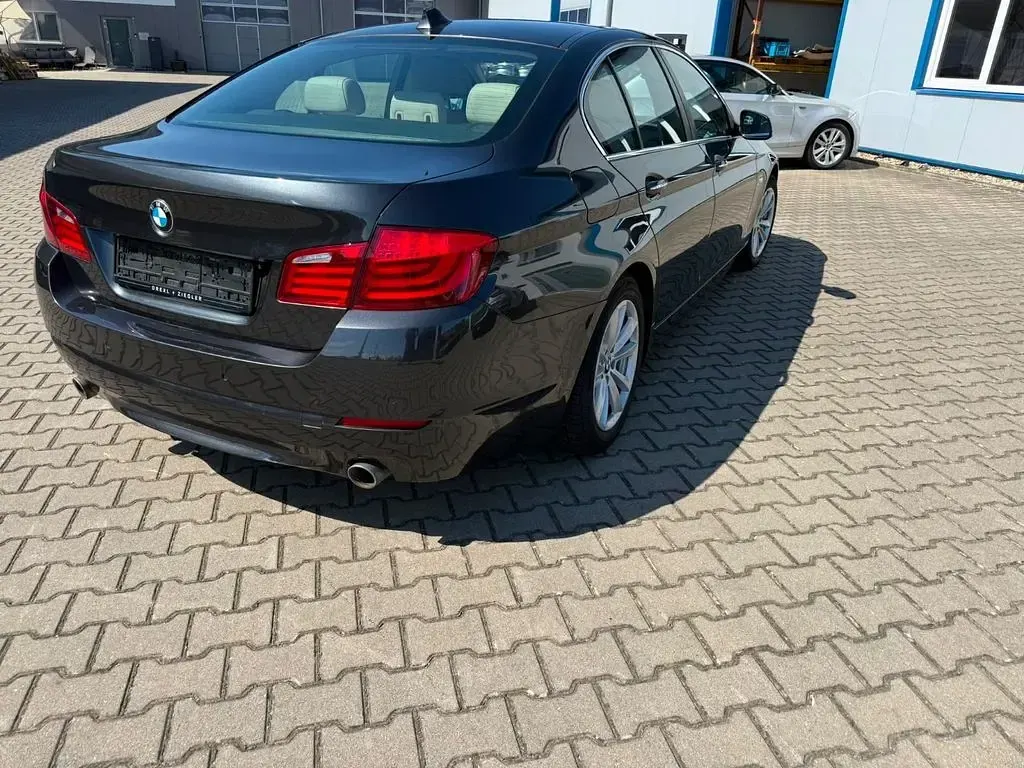 Gebraucht BMW 535 Sport Line 313 PS (230 kW) 2012 Grau Limousine