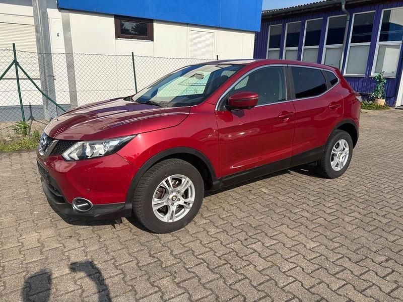 Rot Gebraucht 2015 Nissan Qashqai 360º SUV | 11.900 € (Superpreis) - Bild 1/4