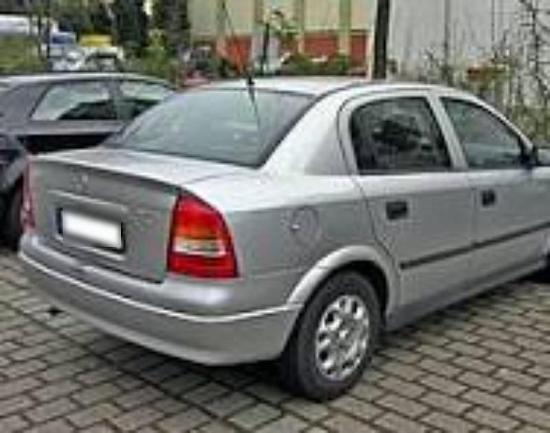 Gebraucht Opel Astra 85 PS (62 kW) 2002 Silber Limousine